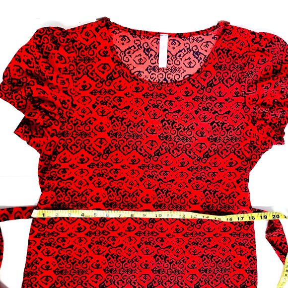 red dress w/short sleeves + optional tie at waist - Picture 5 of 7